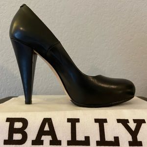 Bally Eda Black Calf Leather 7 Pump 37.5 Heel. Worn Only Once!!!